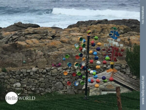Auf der sechsten Camino Portugues Etappe erwecken oben an der K&uuml;stenstra&szlig;e Richtung Baiona diese Objekte unsere Aufmerksamkeit.