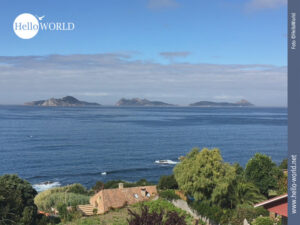 Die siebte Etappe des Camino Portugues f&uuml;hrt zun&auml;chst auf eine Anh&ouml;he, von der aus man diesen wunderbaren Blick auf die Illas Estelas hat.