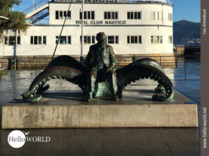 Beim Pilgern auf dem Camino Portugues kommt man in Vigo an dieser Skulptur des franz&ouml;sischen Schriftsteller Jules Verne vorbei.