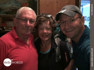 Bei der achten Etappe unseres Camino Portugues &uuml;bernachten wir in Arcade in der Pilgerherberge &bdquo;Albergue O Lar de Pepa&ldquo;. Ein Erinnerungsfoto mit Herbergsvater Pepa.