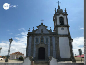 Auf dem Camino Portugues K&uuml;stenweg sieht man diese blau-wei&szlig; gekachelte Kirche in Mindel, eines von 25 Bildern in der Galerieserie Bauwerke.