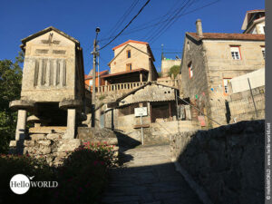 Hier sieht man den Ortseingang von Pontesampaio, den man auf dem Camino Portugues K&uuml;stenweg passiert.