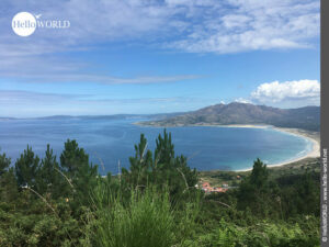 Traumhaft: Blick auf den Praia de Carnota Hier sieht man den Strand Praia de Carnota, an dem man auf dem Camino Portugues Rundwanderweg vorbeikommt.