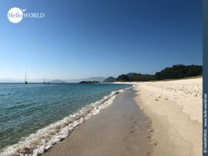 Hier sieht man den Strand Praia de Rodas auf der Cies Insel "Illa de Monteagudo".