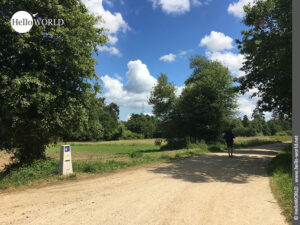 Hier sieht man Nico auf einem befestigten Wanderweg in der N&auml;he von A Porrina.