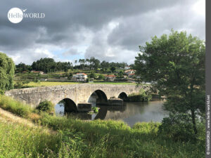 Hier sieht man die alte Steinbr&uuml;cke Ponte do Ave bei der Ortschaft Maciera da Maia.