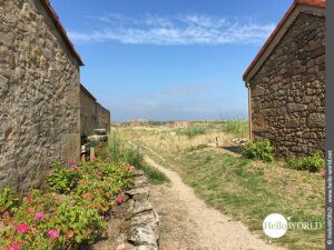 Hier sieht man Fischerh&auml;user am Fischerhafen in der N&auml;he von Quilmas, ein kleiner Ort in den Rias Baixas.