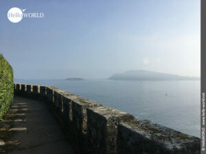 Hier sieht man die Aussicht auf dem Camino Portugues K&uuml;stenweg von der Festung bei Baiona.