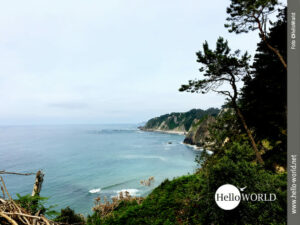 Diese Aufnahme von der spanischen Nordk&uuml;ste zeigt die Aussicht auf Meer und Steilklippen an der K&uuml;ste Richtung Cadavedo.