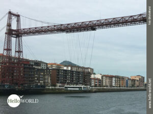 Das Bild zeigt die Biskaya-Br&uuml;cke, die &auml;lteste Schwebef&auml;hre der Welt, die man beim Wandern auf den Jakobsweg f&uuml;r die &Uuml;berfahrt &uuml;ber den Fluss benutzt.