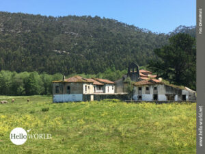 Dieses alte Monasterio San Antolin de Bedon steht inmitten einer l&auml;ndlich gepr&auml;gten Gegend an der spanischen Nordk&uuml;ste Richtung Ribadesella.