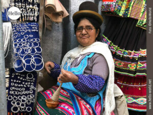 Typisch für Bolivien: Frau mit Bowler-Hut