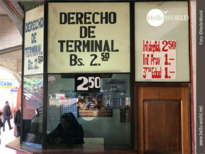 Das Bild von unserem "Abenteuer 100 Tage S&uuml;damerika" zeigt ein Kartenh&auml;uschen am Busbahnhof in Sucre, Bolivien, wo man die Terminalgeb&uuml;hren bezahlt.