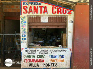Gewöhnungsbedürftig: südamerikanische Poststelle Dieses Bild aus Südamerika, Bolivien, zeigt eine Post- und Paketstelle, überschrieben mit "Expreso Santa Cruz" beim Busterminal in Sucre.