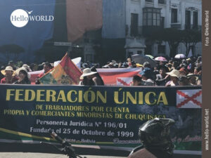 Das Bild, aufgenommen w&auml;hrend unseres &bdquo;Abenteuer 100 Tage S&uuml;damerika&ldquo; in Bolivien zeigt das Transparent der Federacion Unica, die zum Streik aufgerufen hat.