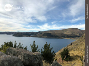 Dieses Bild zeigt den Ausblick auf den Titicacasee von bolivianischer Seite aus.