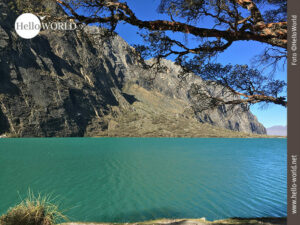 Farbspiel in Nordperu: Llanganuco-Seen Dieses Bild aus Nordperu zeigt den Blick auf die Lagune Llanganuco mit ihrem tütkisgrünen Wasser.